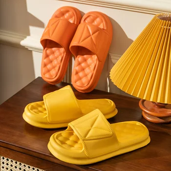 2023 Летни дамски и мъжки чехли за домашни обувки Удобна мека къща Пързалки Мъже Вътрешна противоплъзгаща дебела подметка EVA чехли Сандали