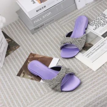 2023 Летни луксозни квадратни сандали с кристал Висококачествен плосък италиански парти слайд Дизайнер на обувки Марка сандали Дамски чехли