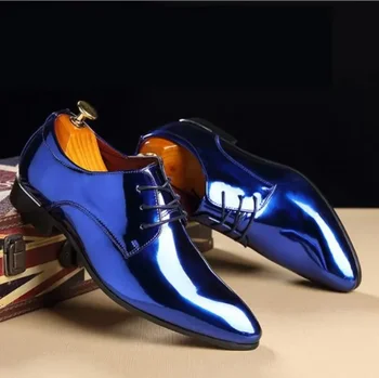 Fashion Trend Лачена кожа Мъже Сватбени обувки Злато Синьо Червено Бяло Oxfords Обувки Дизайнер Заострени Toe Рокля Обувки Голям Размер 37-48