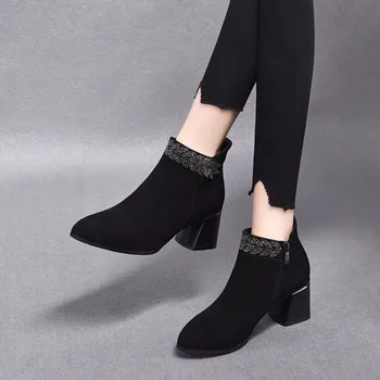 Faux велур дами високи токчета 2023 Нови модни заострени пръсти Дамски боти до глезена Прости черни офис обувки Жена