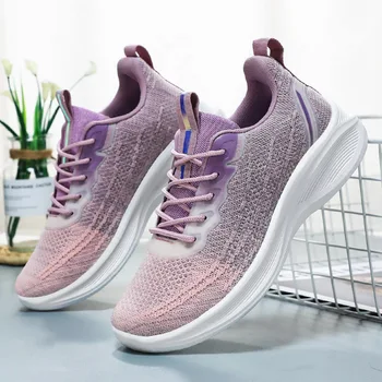 Обувки Дамски маратонки Лятна мрежа Дишащи ежедневни обувки Жени Спортни обувки Vulcanize Модни клинове Обувки за жени